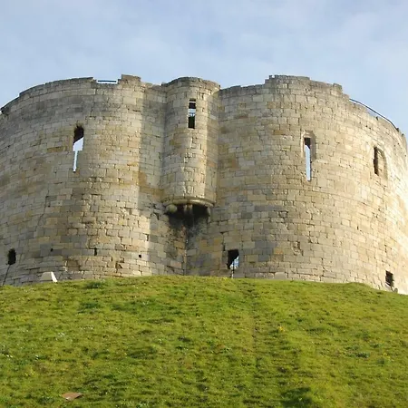 Victorian Retreat Apartment *